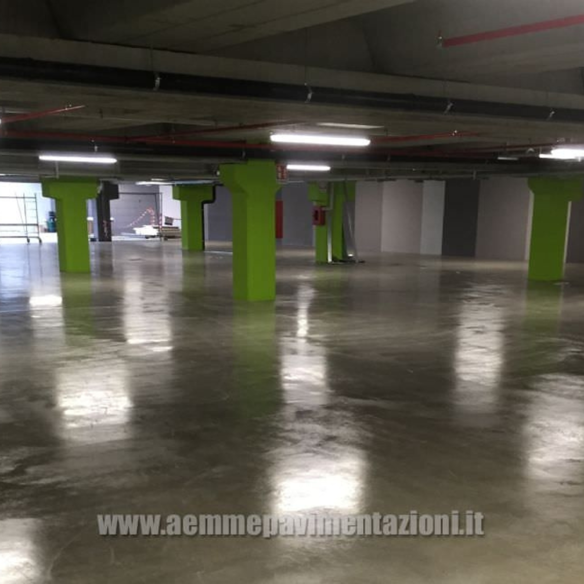 Pavimento industriale con trattamento antipolvere