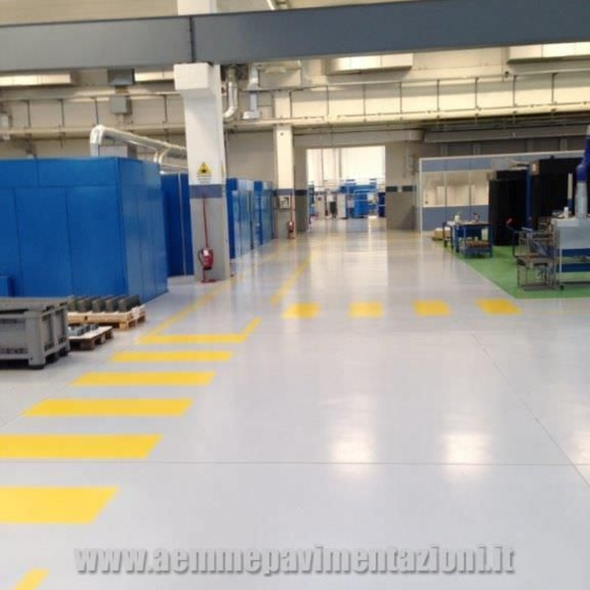 Pavimentazione in calcestruzzo rivestita con resina epossidica