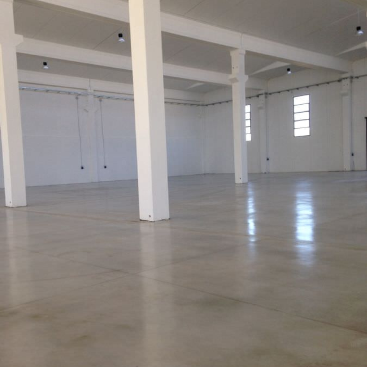 Trattamento antipolvere con resina metilmetacrilato trasparente